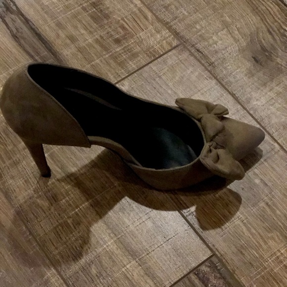 Bow Tie Suede High Heels - Picture 4 of 4